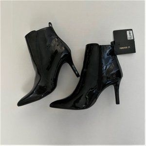 WOMANS BLACK ANKEL BOOKS SIZE 8 BRAND NEW TAGS ON